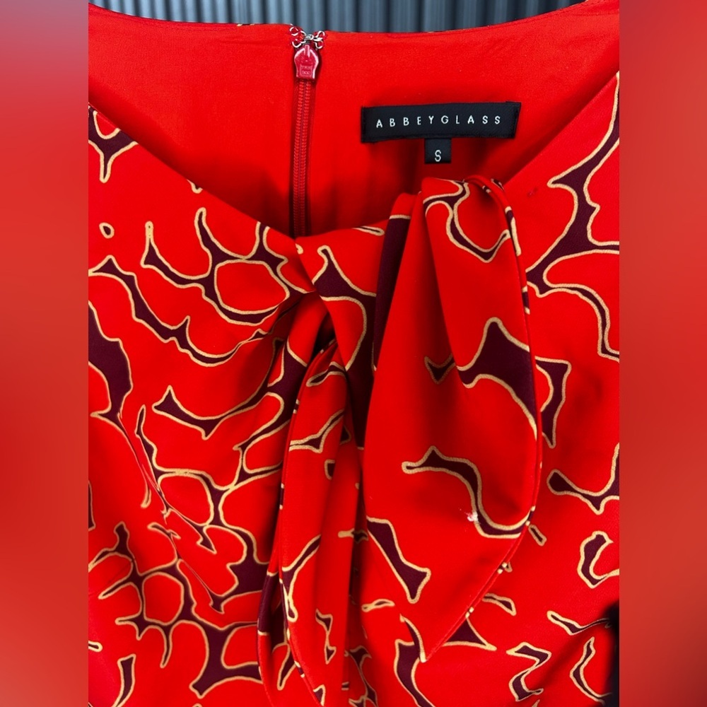 Women’s Designer Abbey Glass Red Poly Blend Geometric Bow MIDI Dress Size Small - Picture 3 of 8